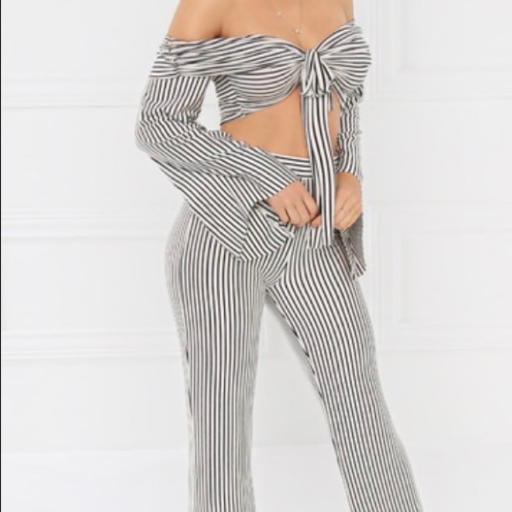 SOLD✨Striped Set